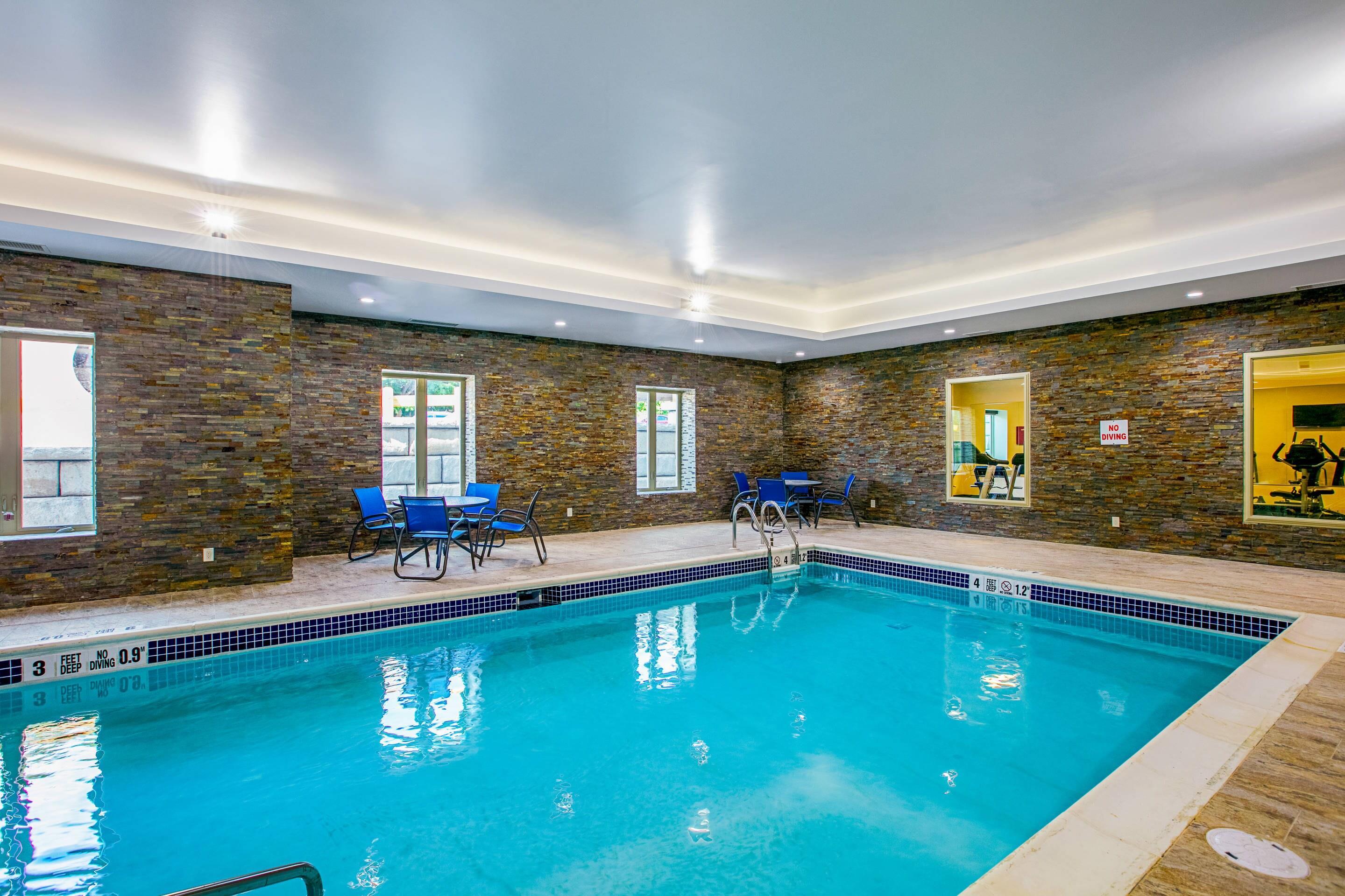 Indoor pool | Comfort Suites Fishkill near Interstate 84