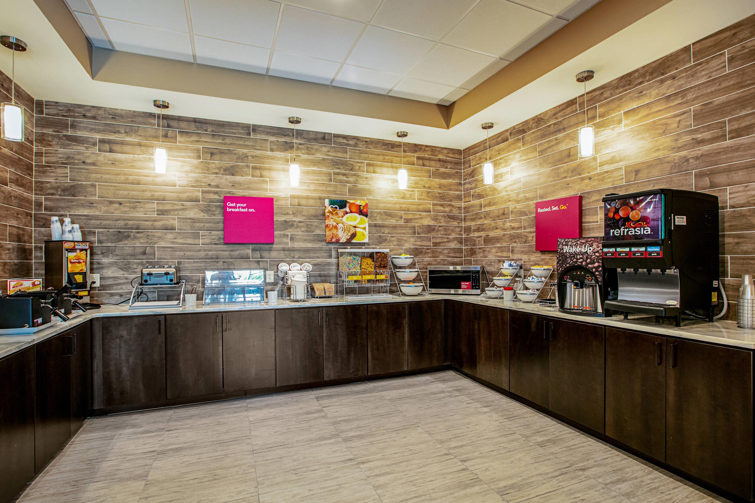 Breakfast area | Comfort Suites Fishkill near Interstate 84
