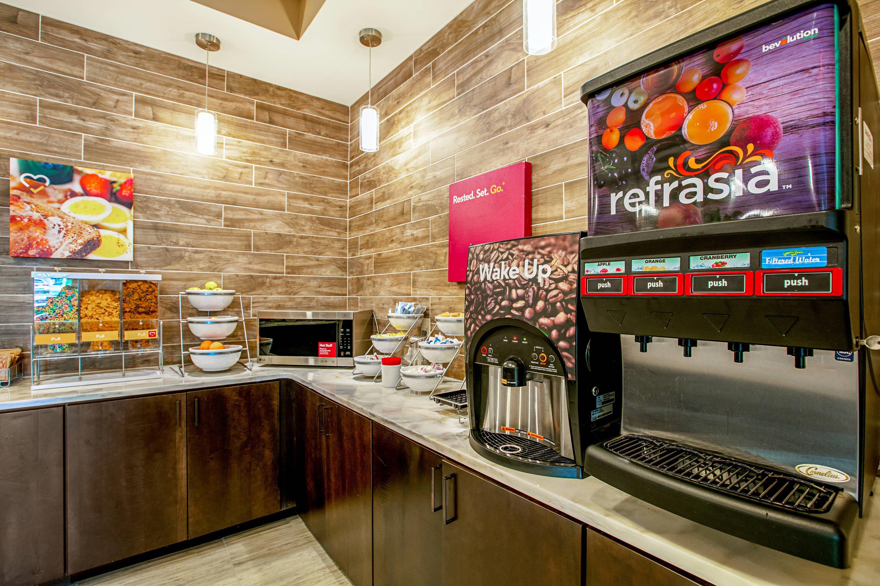 Breakfast area | Comfort Suites Fishkill near Interstate 84
