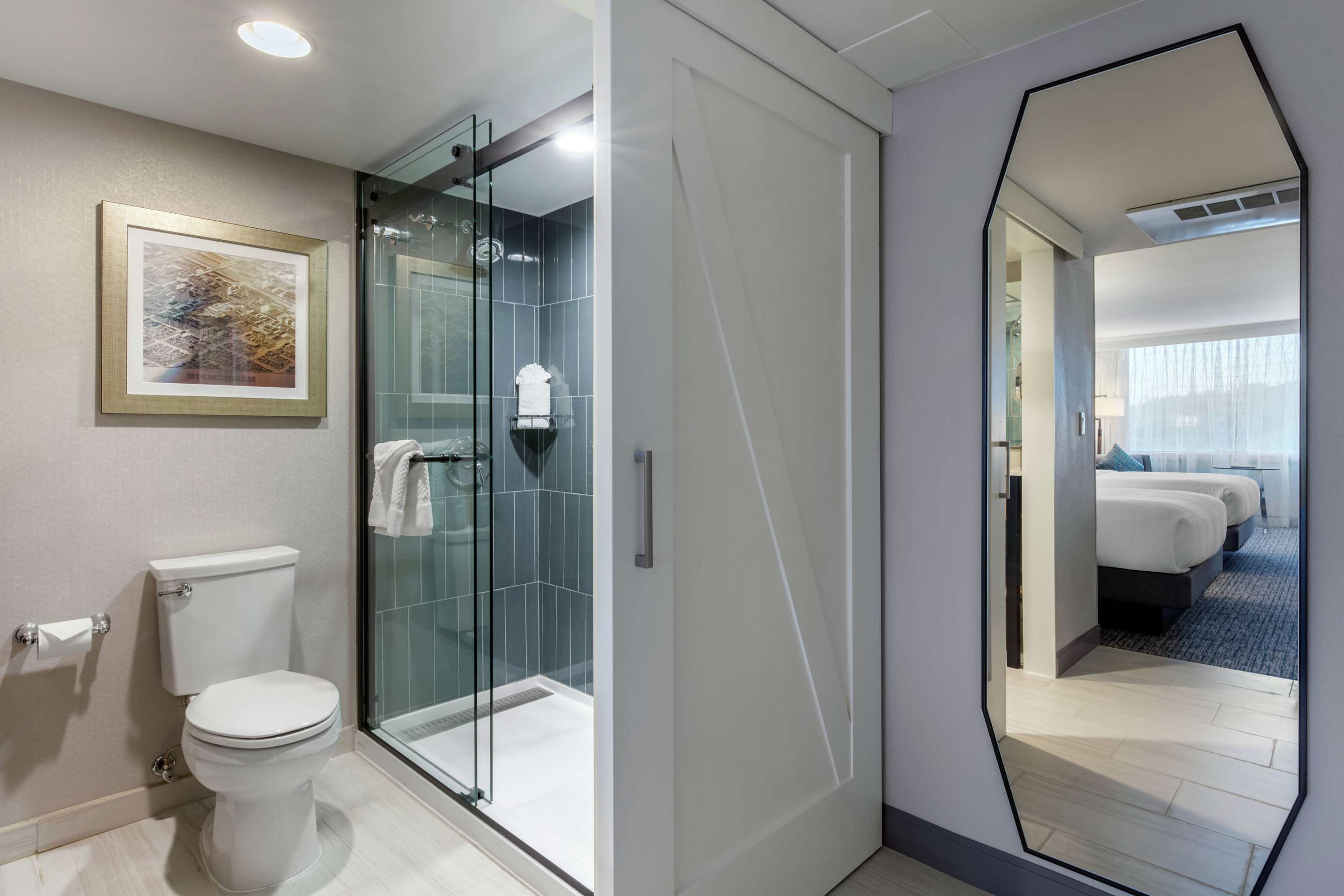 Guest room bath