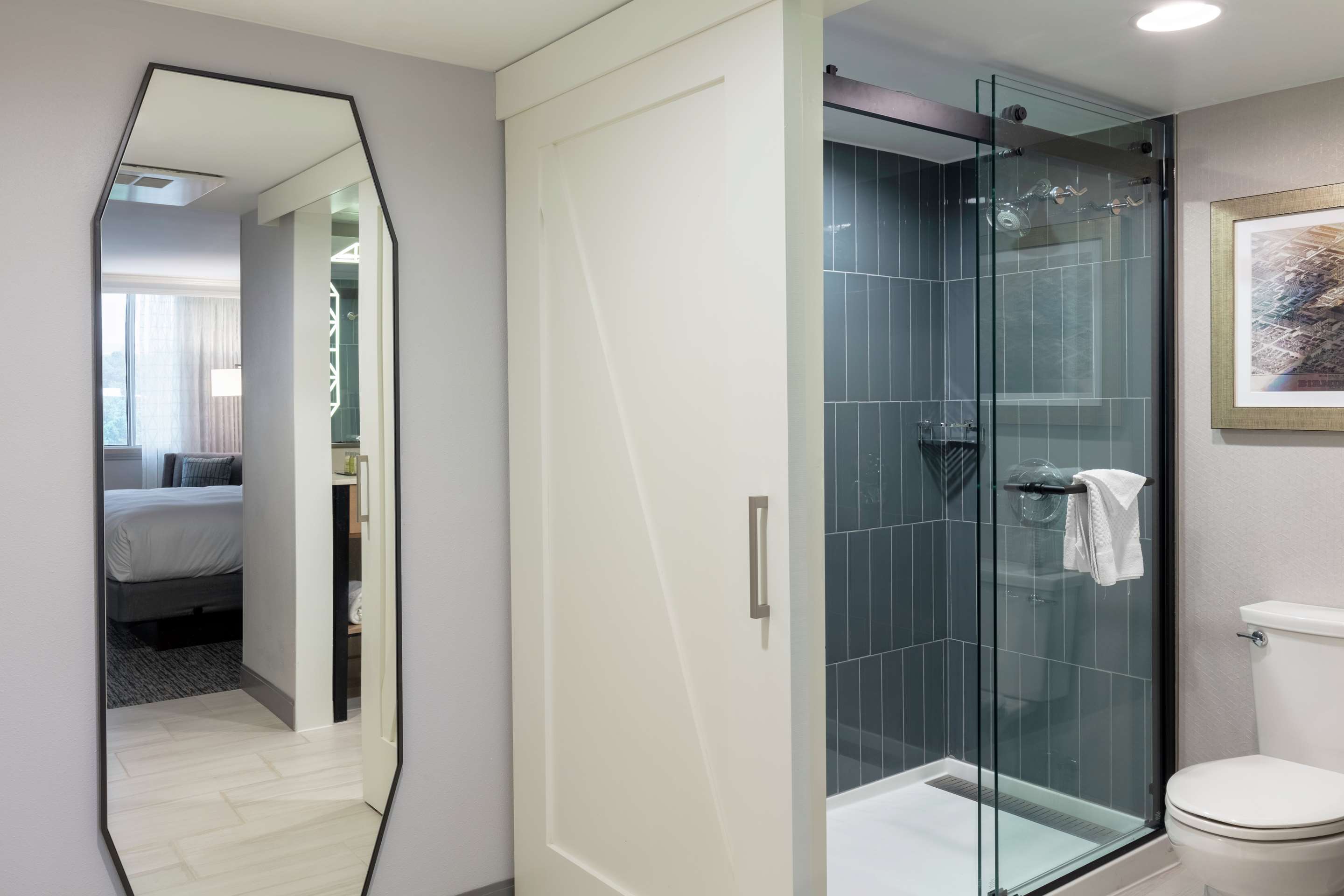 Guest room bath