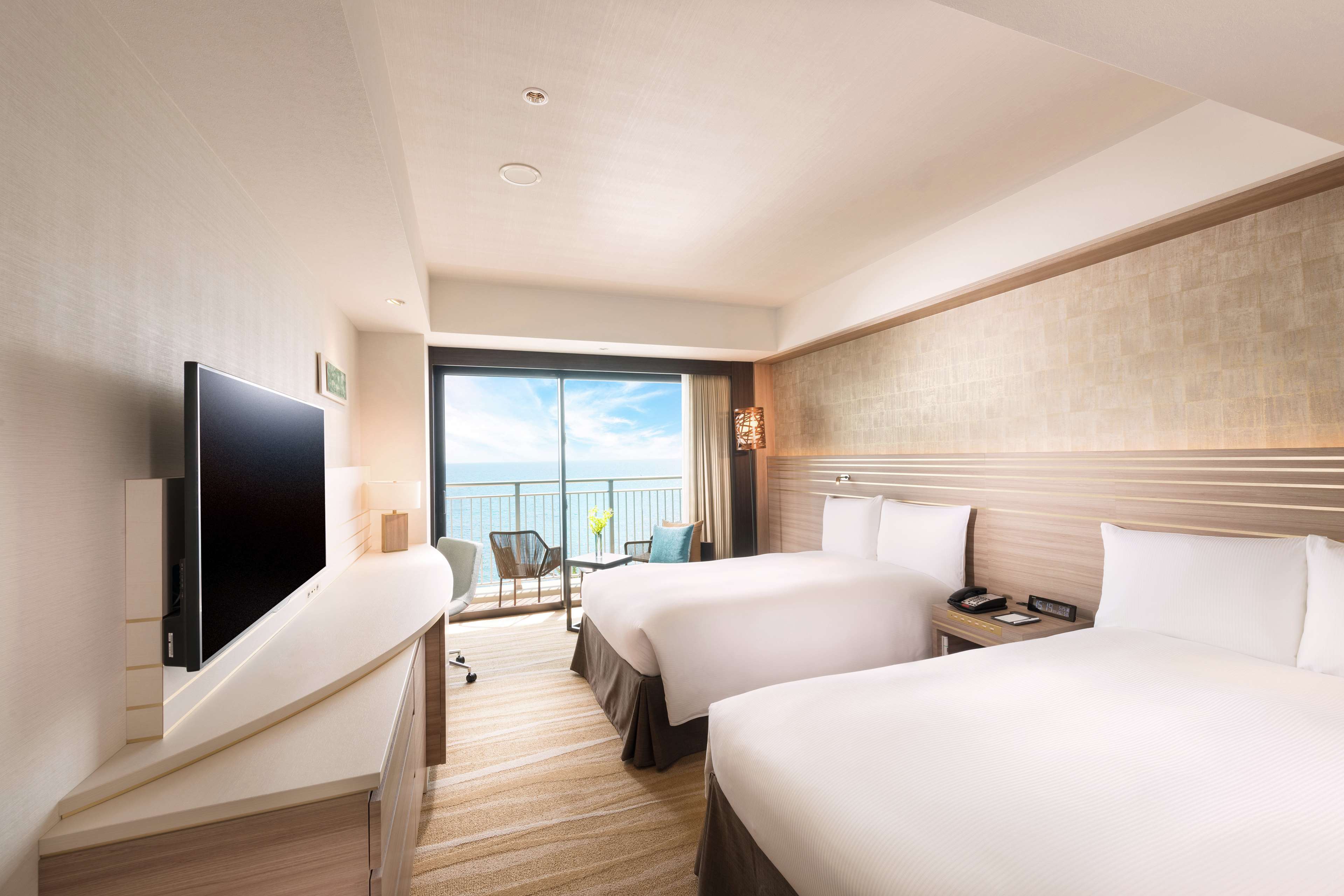 DoubleTree by Hilton Okinawa Chatan Resort Room Type - TWIN GST RM OCEANVWBALCONY