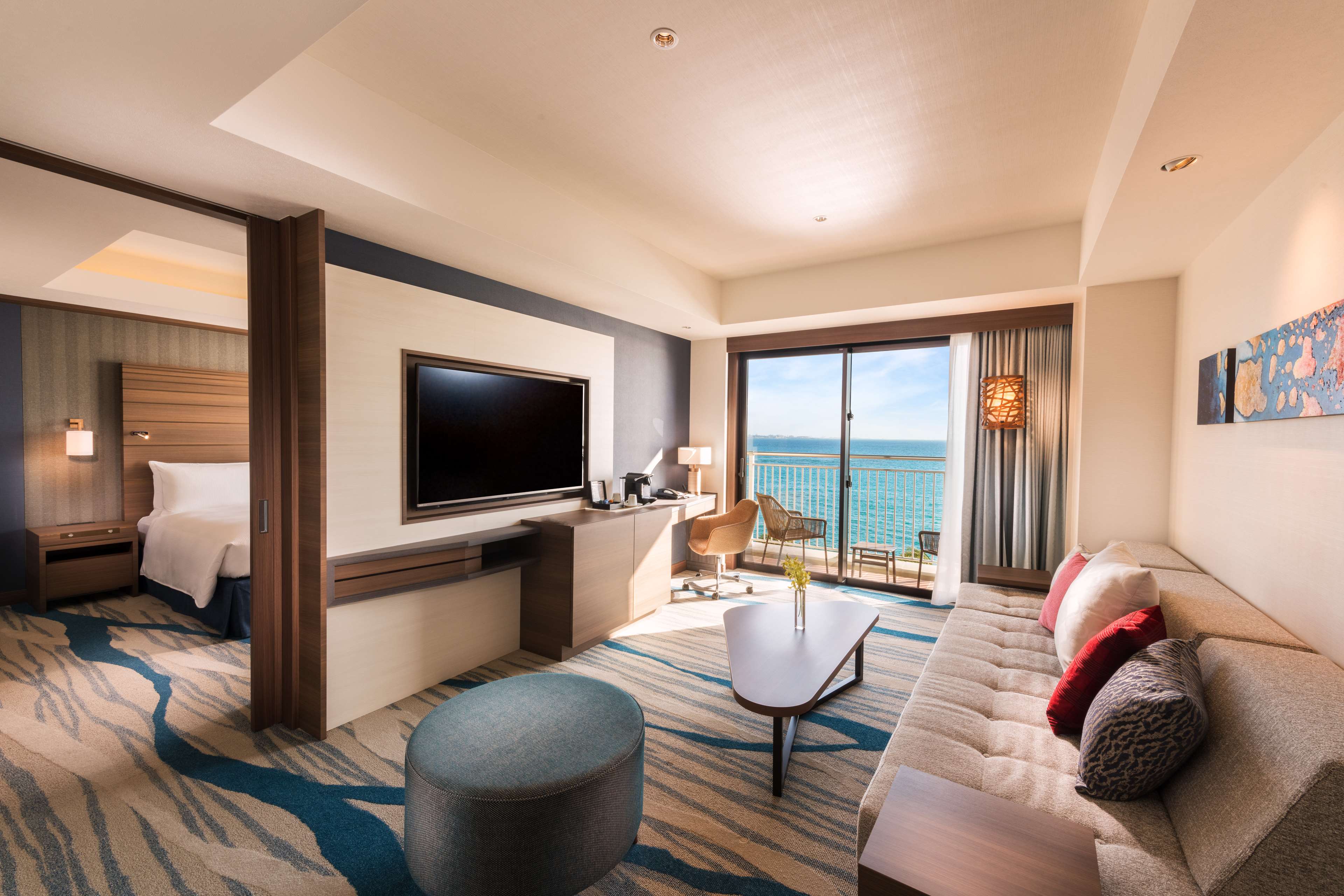 DoubleTree by Hilton Okinawa Chatan Resort Room Type - KING 1BDRM SUITE OCEAN BAL