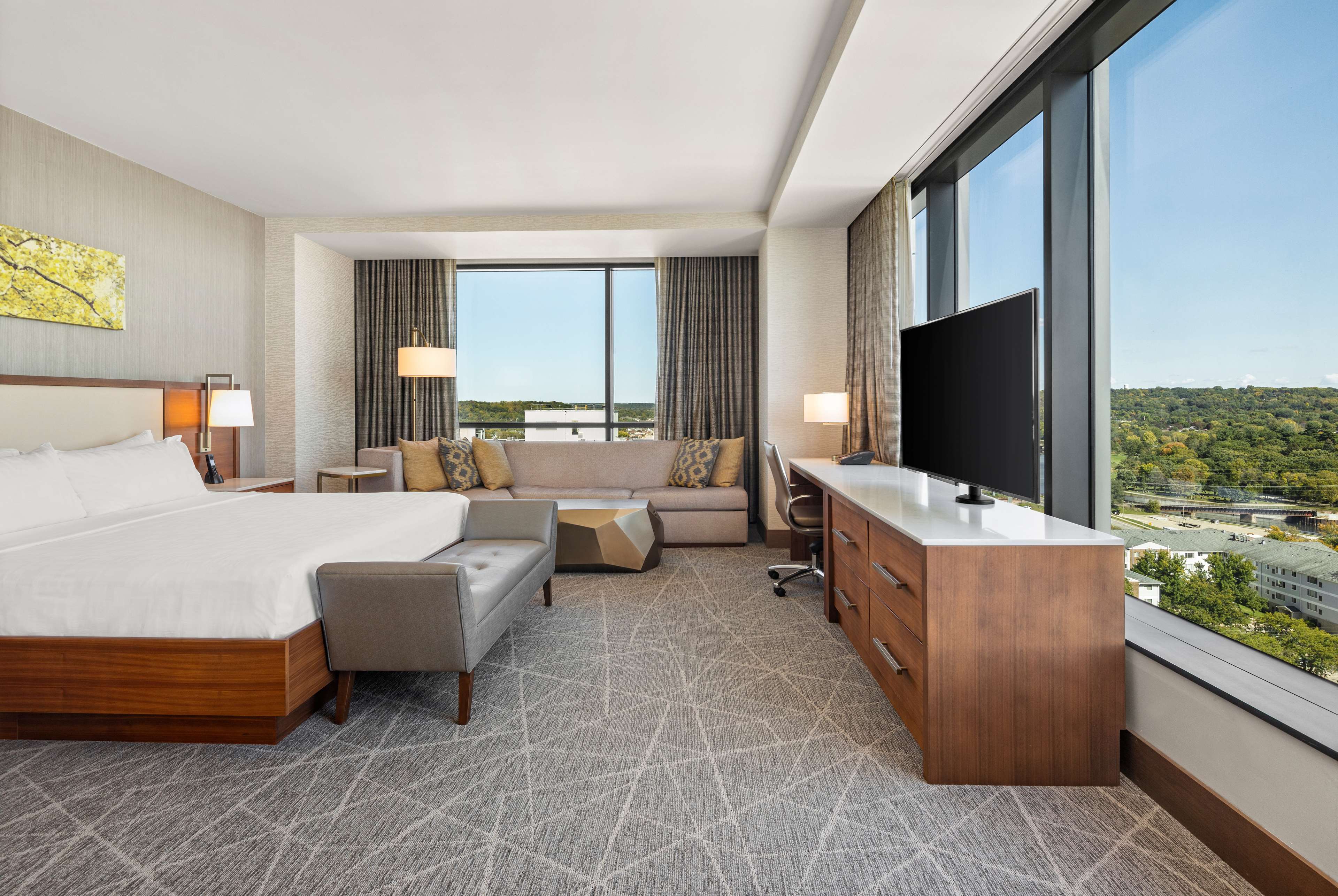 Hilton Rochester Mayo Clinic Area Room Type - 1 KING CORNER EXECUTIVE