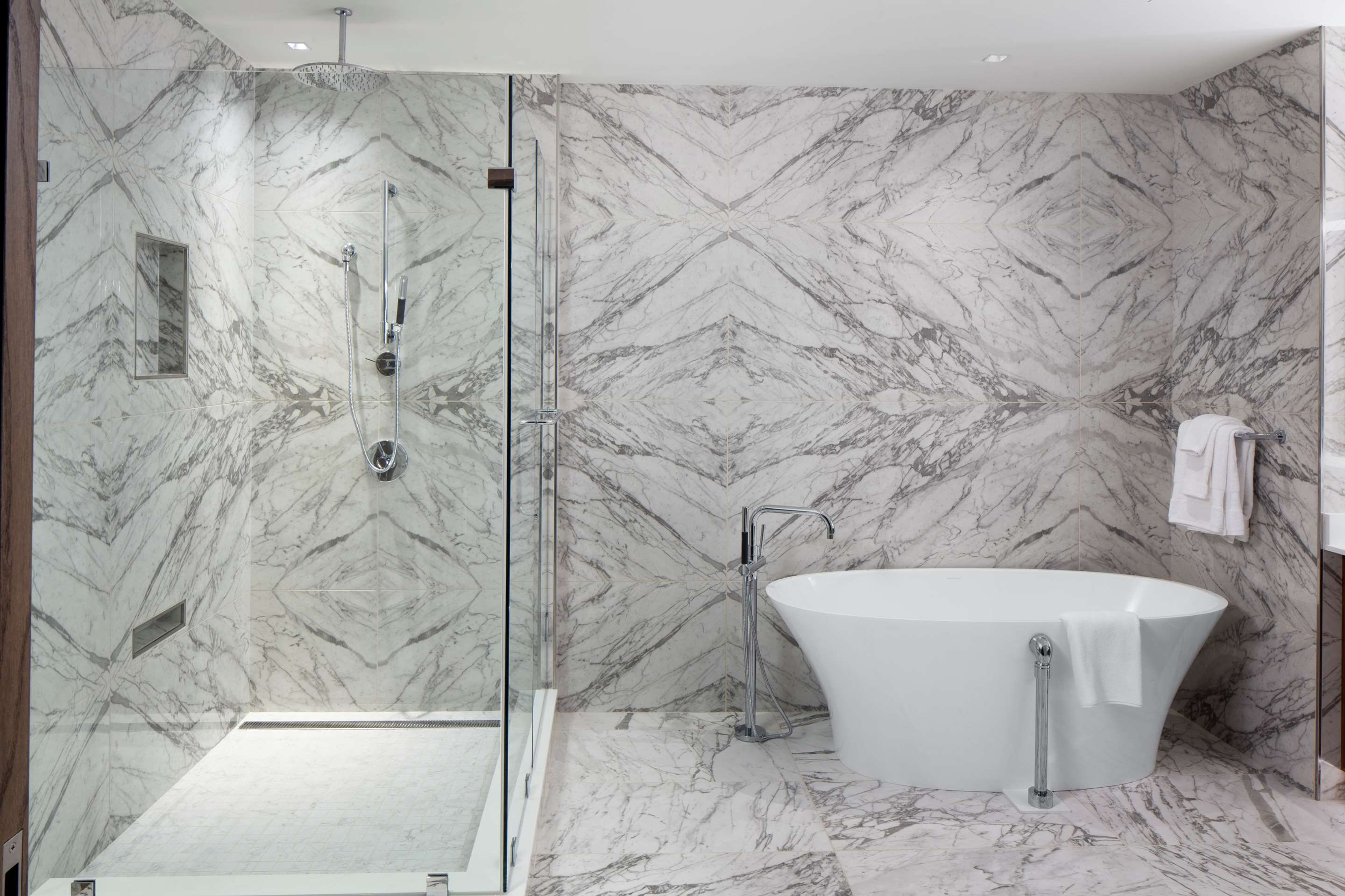 Guest room bath