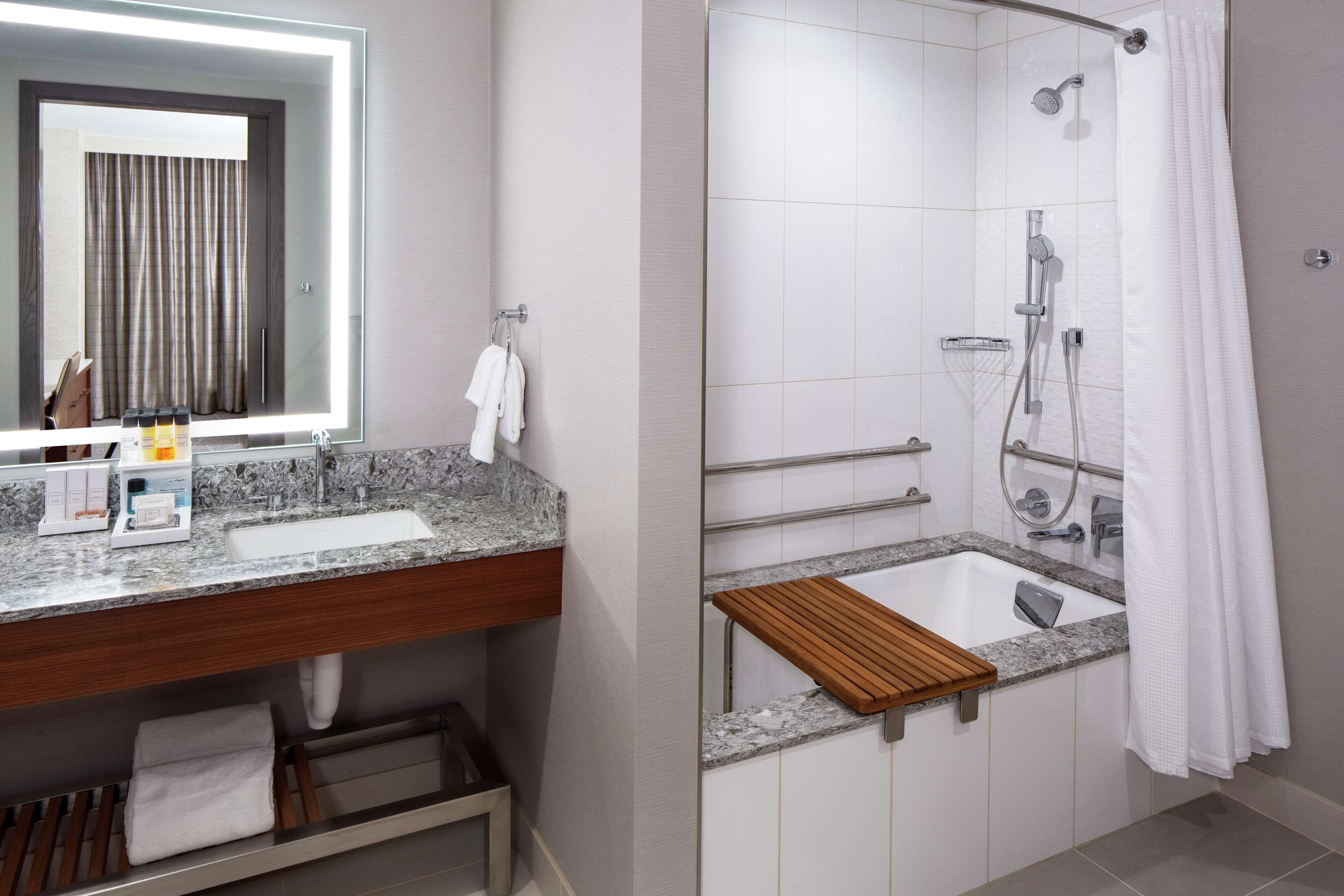 Guest room bath