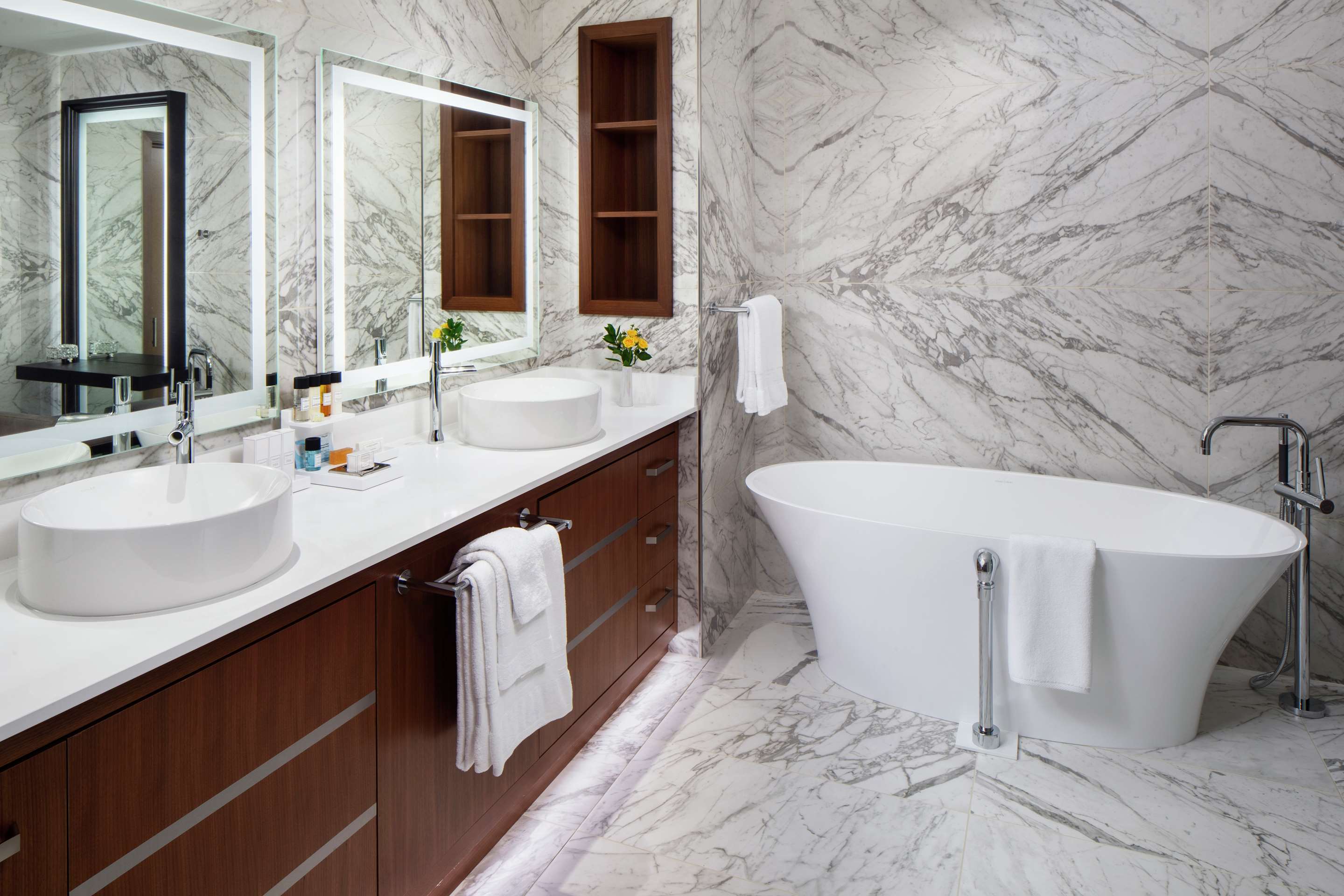 Guest room bath