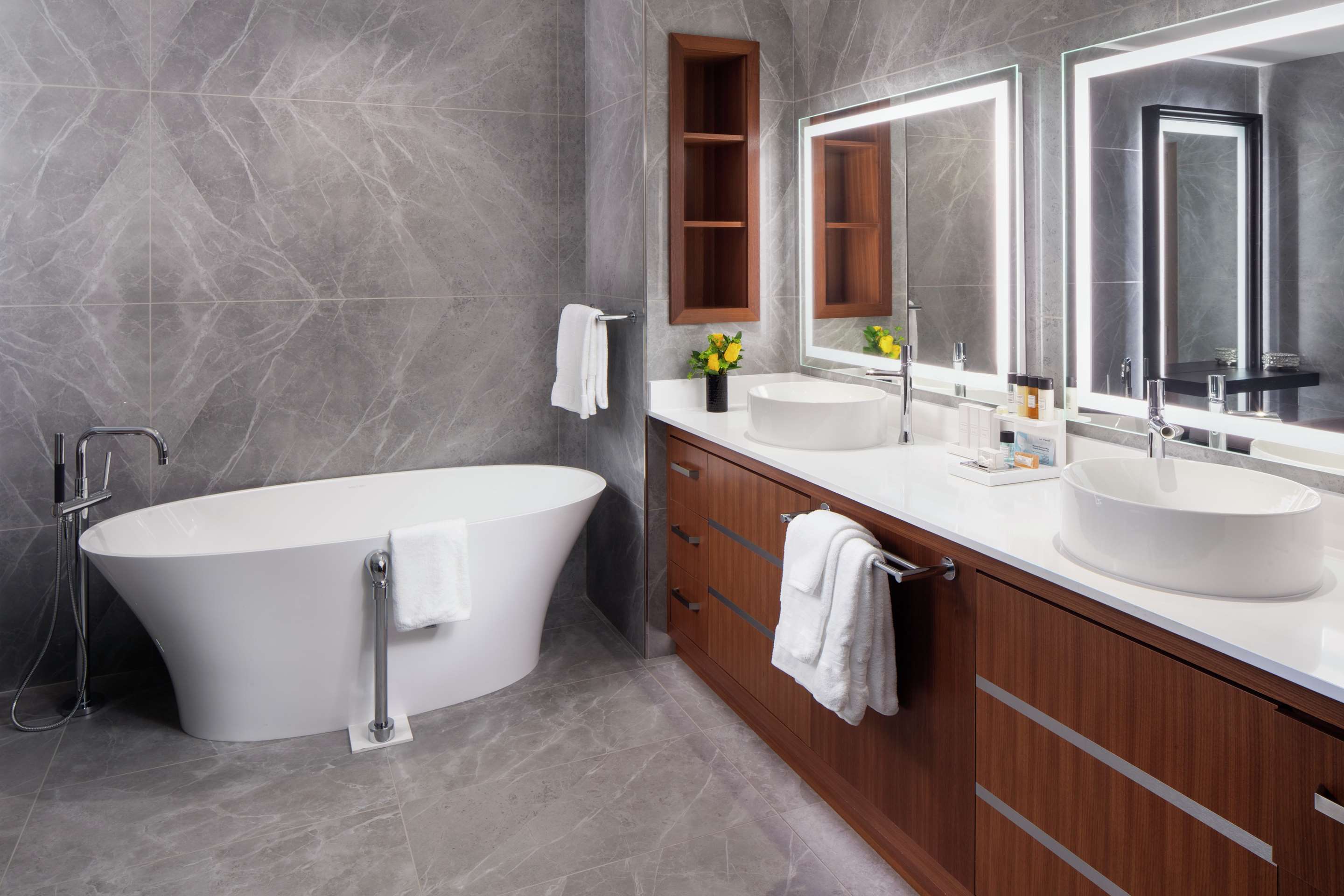 Guest room bath