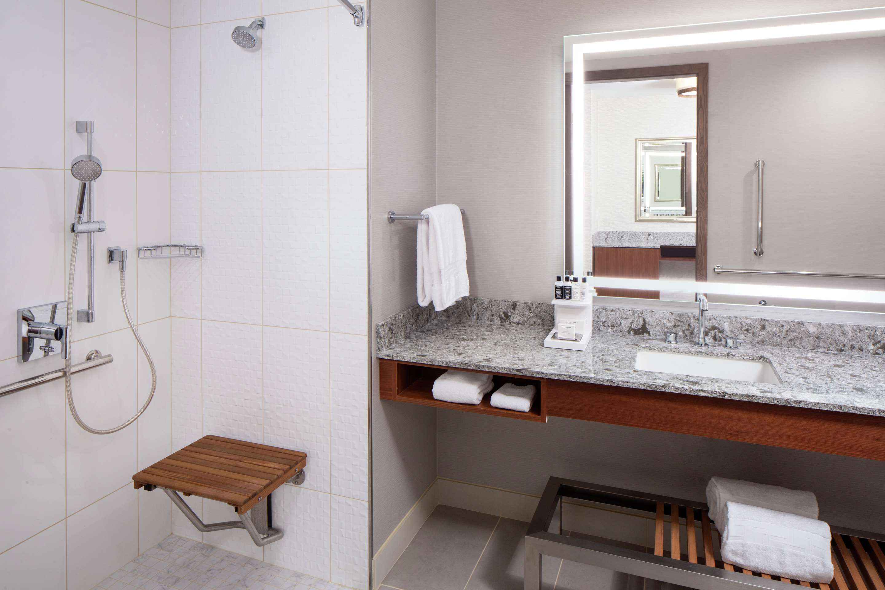 Guest room bath