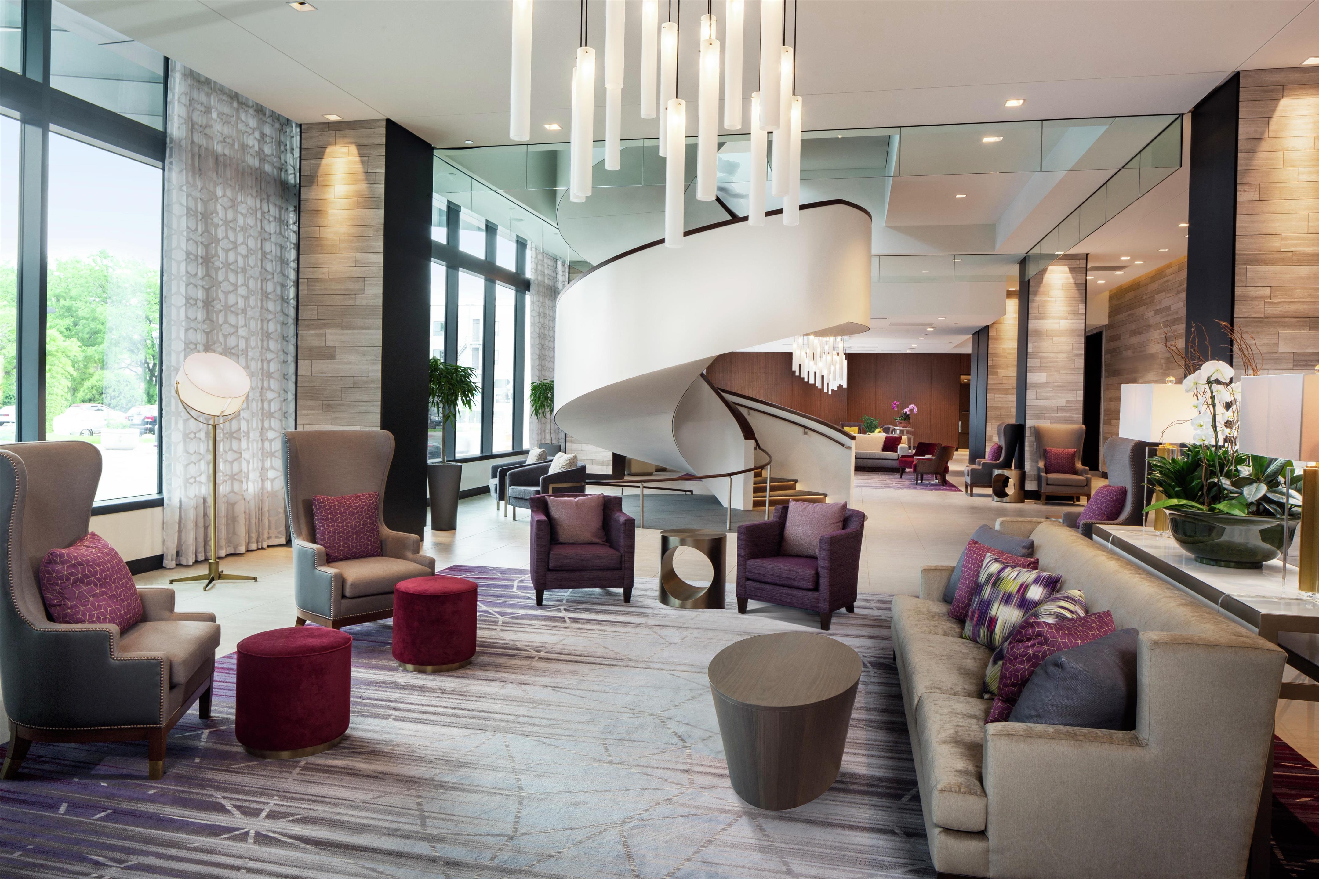 Lobby | Hilton Rochester Mayo Clinic Area