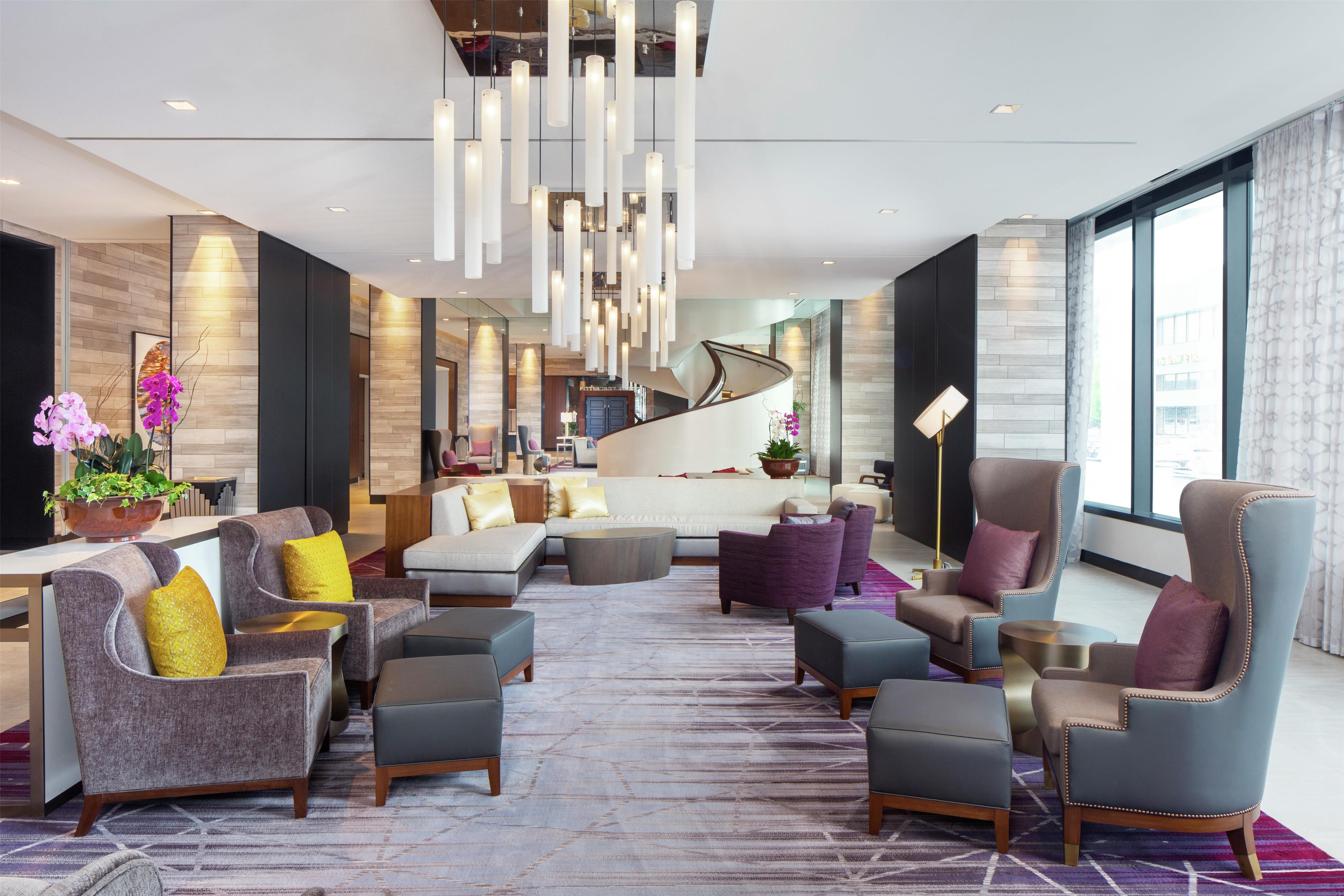 Lobby | Hilton Rochester Mayo Clinic Area
