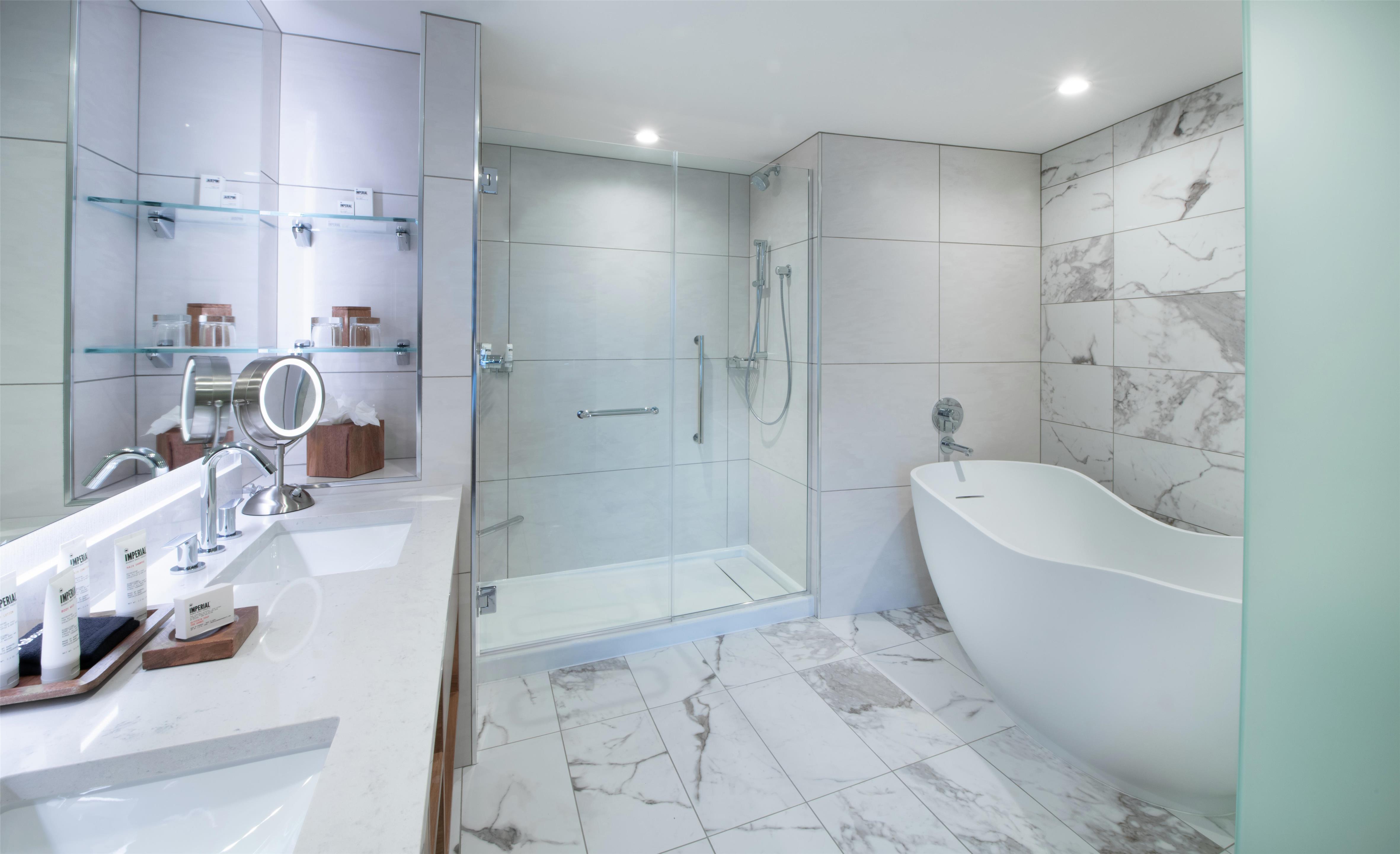 Guest room bath