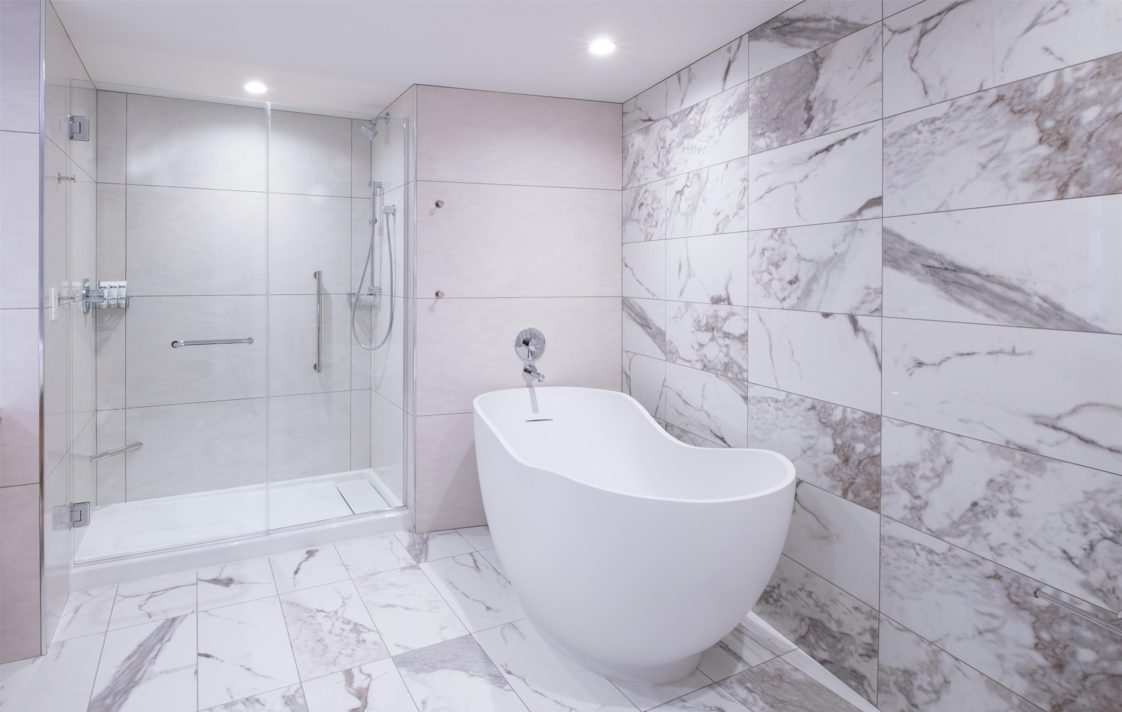 Guest room bath