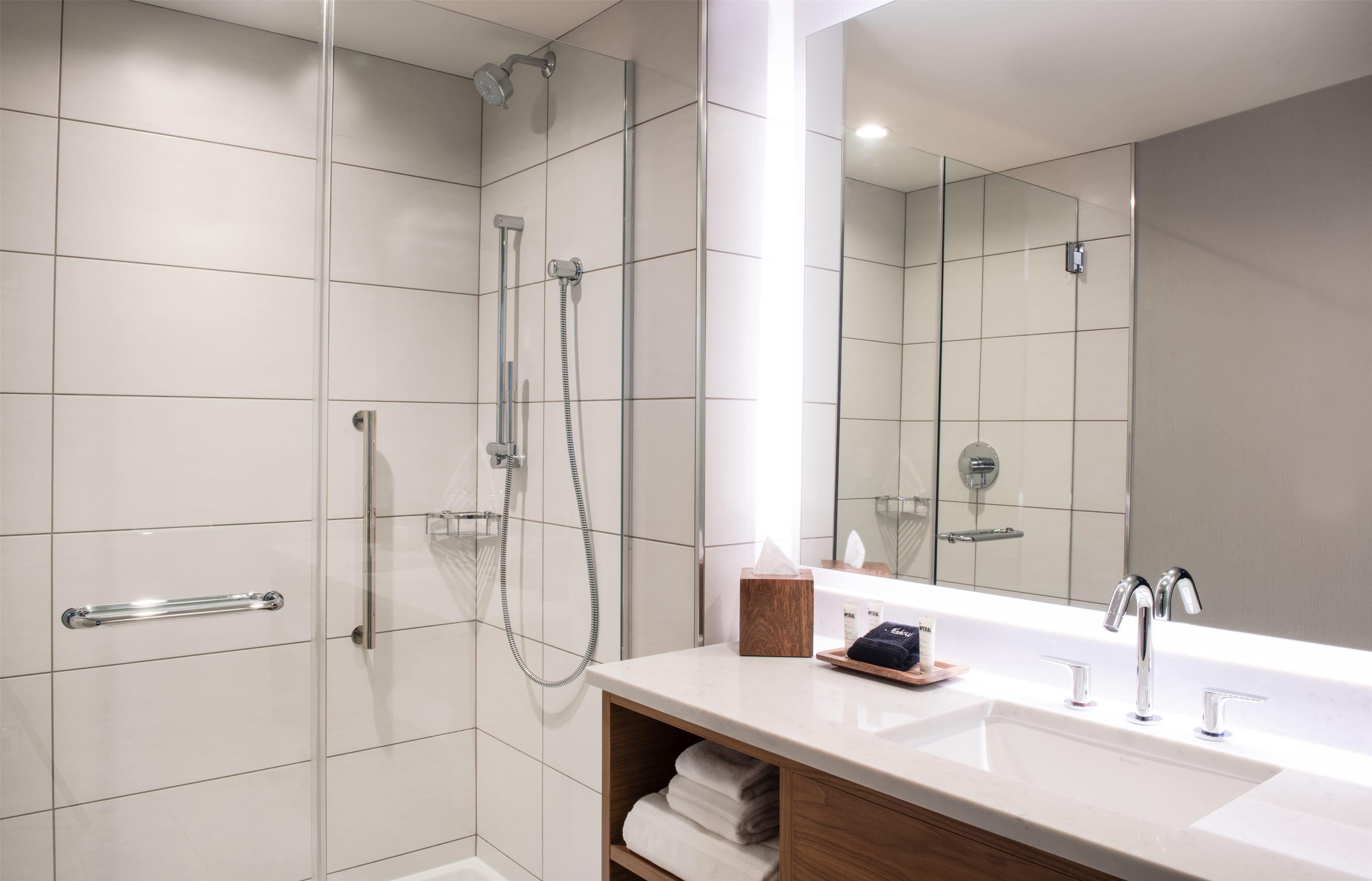 Guest room bath