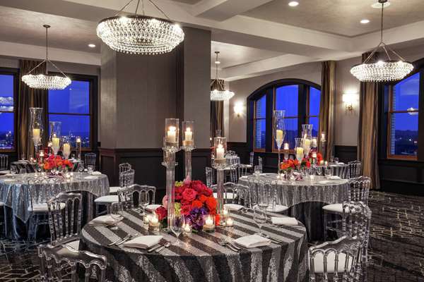 Restaurant - DoubleTree by Hilton Hotel Downtown Youngstown