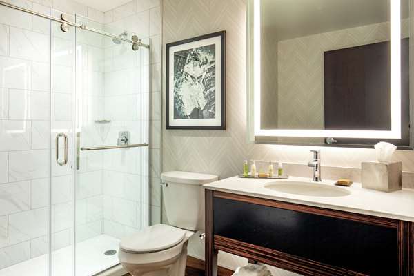  - DoubleTree by Hilton Hotel Downtown Youngstown