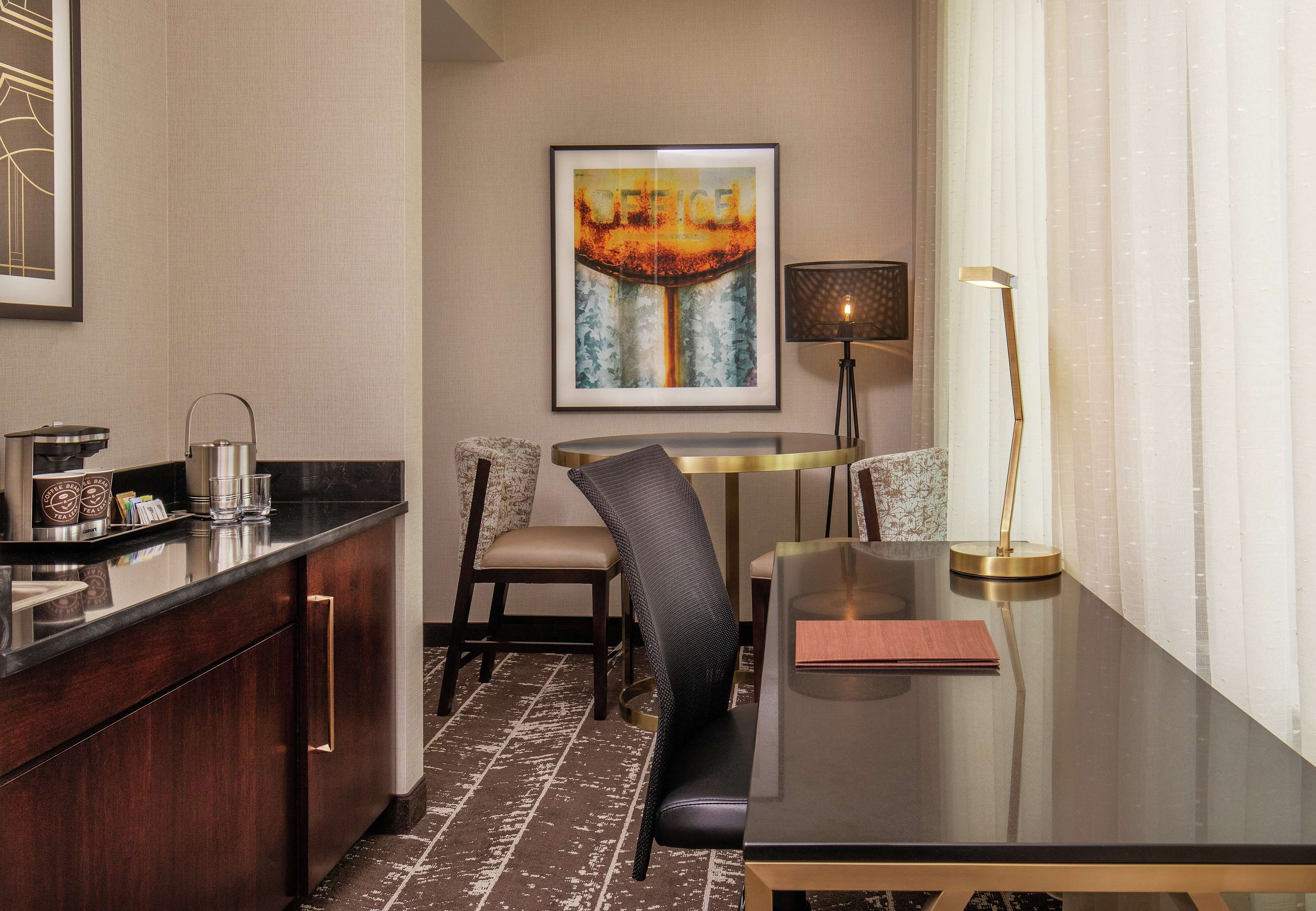 DoubleTree by Hilton Youngstown Downtown Room Type - 2 QUEENS JR SUITE HEARING