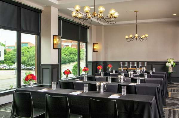  - DoubleTree by Hilton Hotel Downtown Youngstown