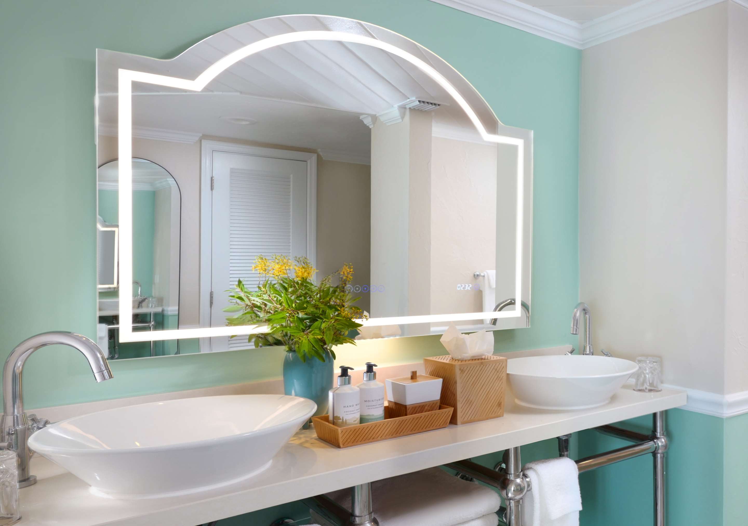 Guestroom bathroom