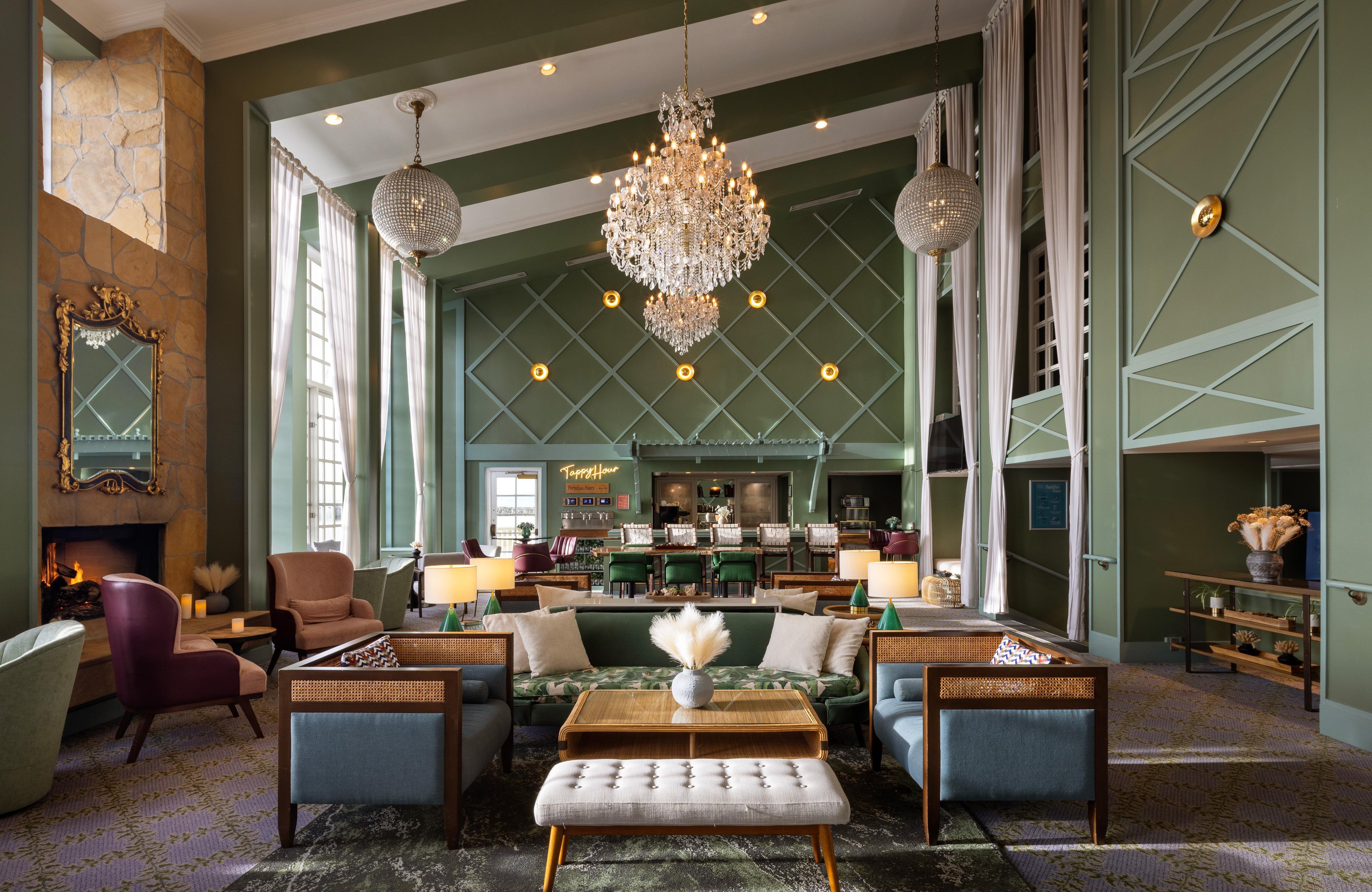 Hotel Lobby & Bar | The Portofino Hotel & Marina, a Noble House Hotel