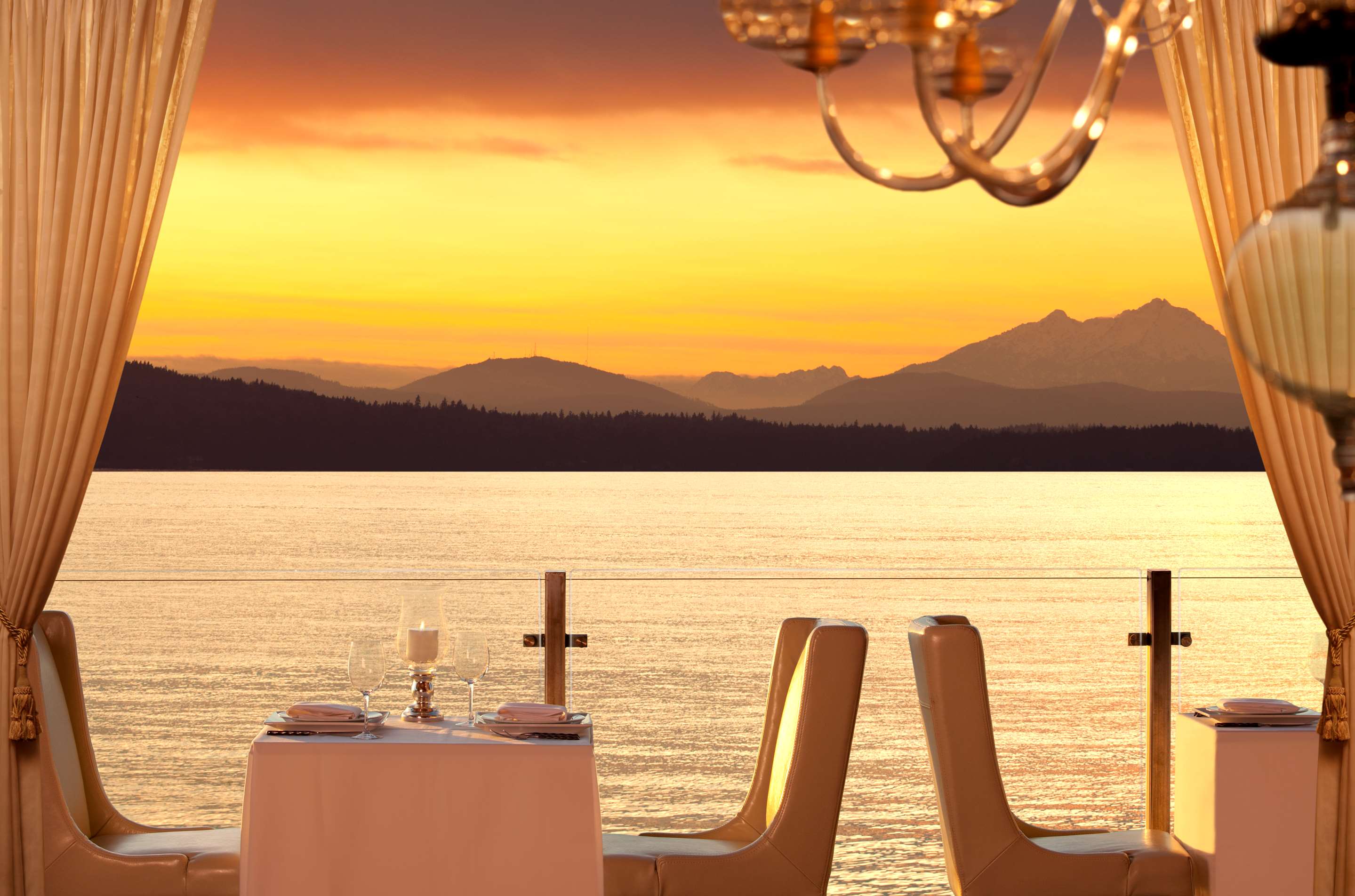 Six Seven restaurant | The Edgewater Hotel