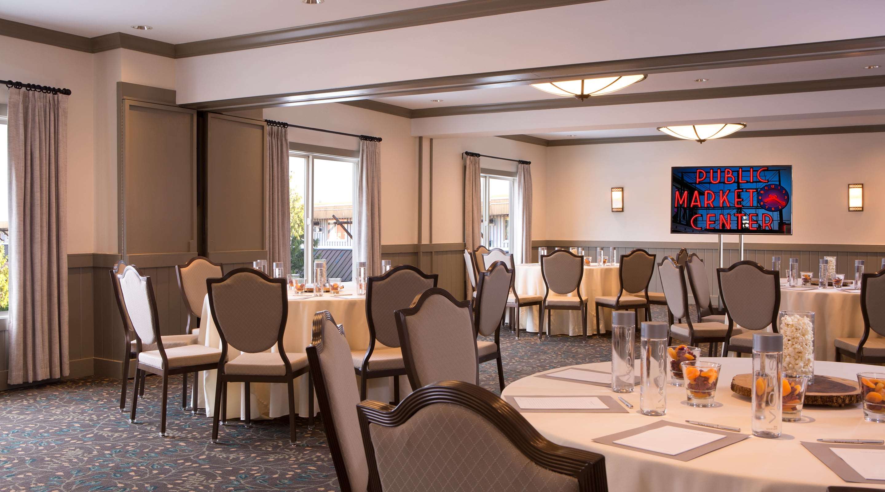Cascade Meeting Room - Rounds | The Edgewater Hotel