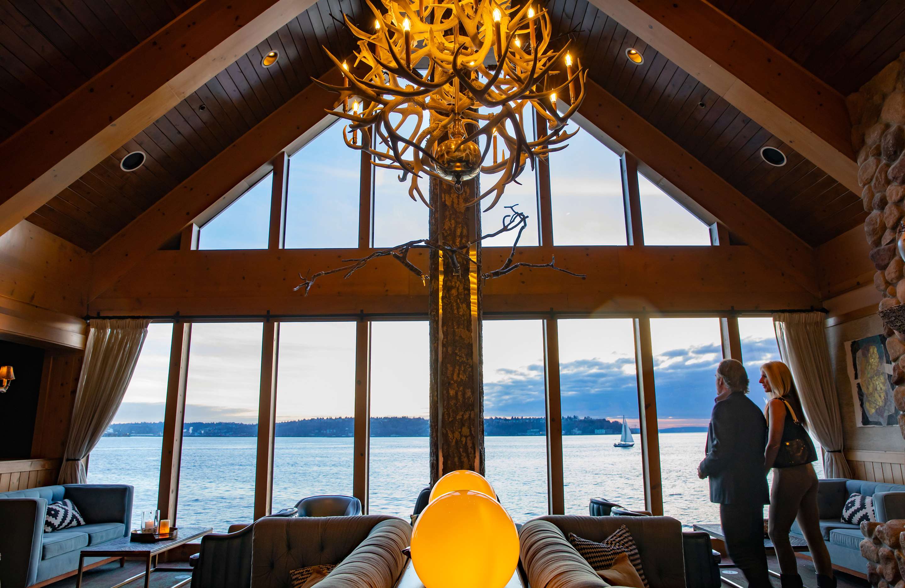 Lobby Lounge | The Edgewater Hotel