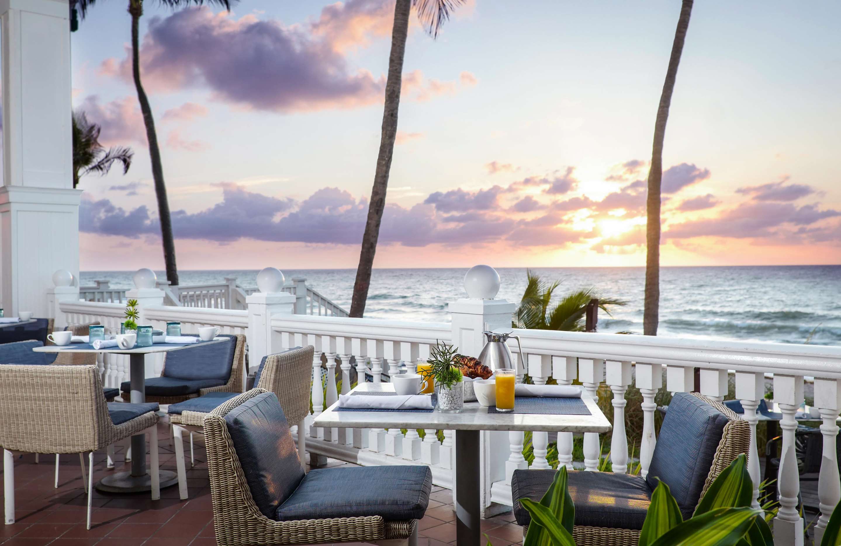 Veranda dining | Owner Rentals at Pelican Grand Beach Resort