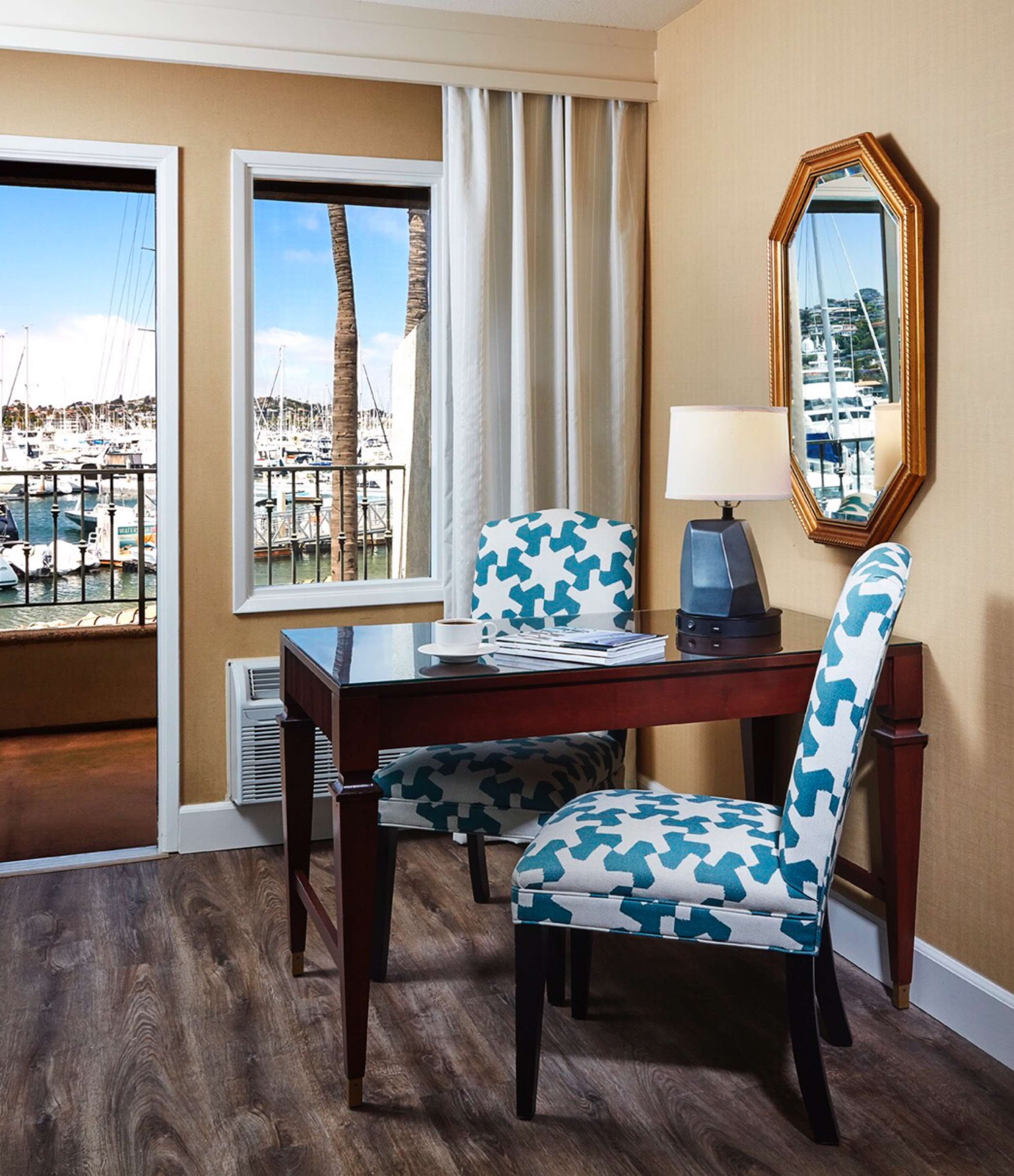 Standard Guestroom Desk