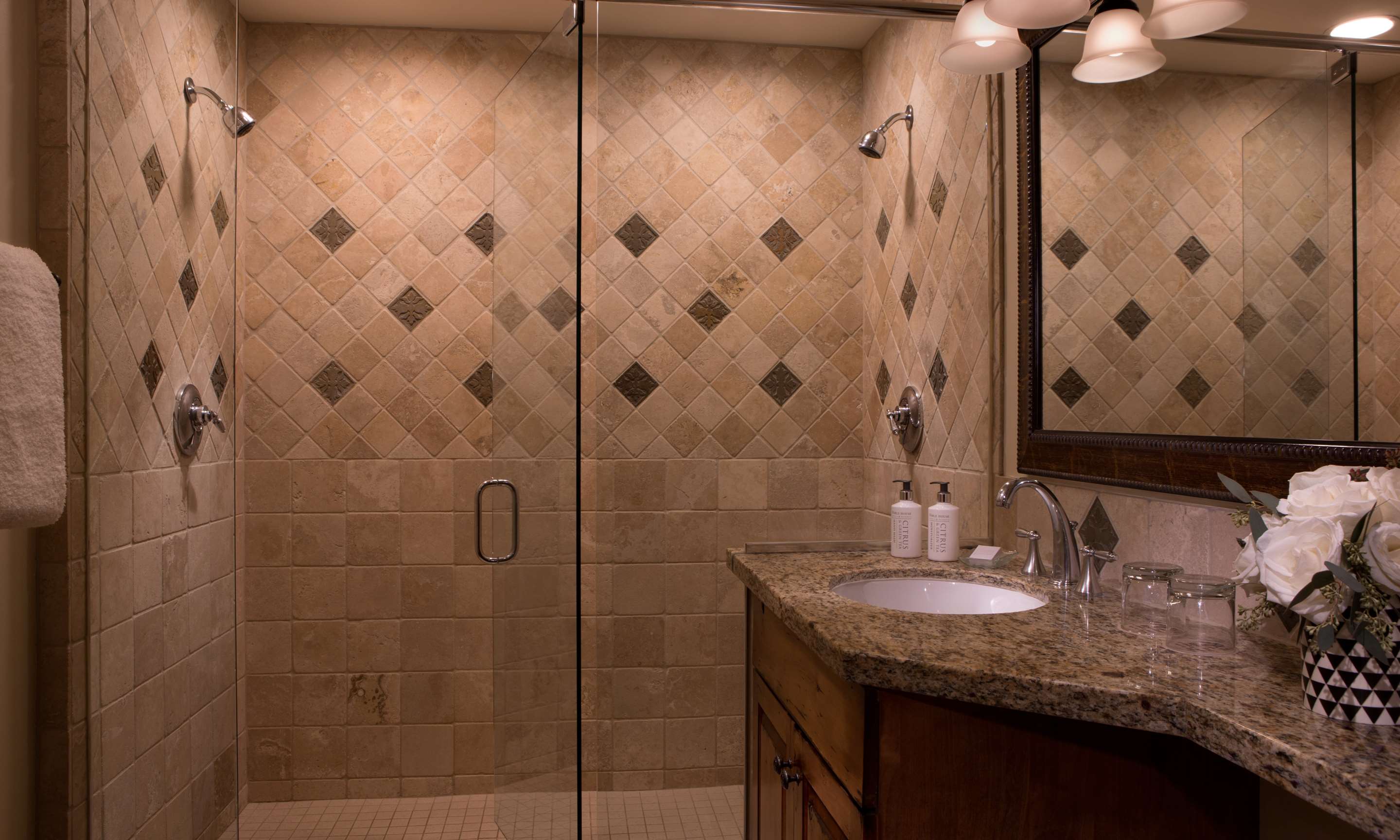 Lodge Guestroom Bathroom with Shower