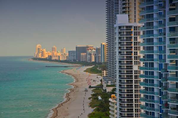 Beach - Sole Miami Noble House Resort Sunny Isles Beach