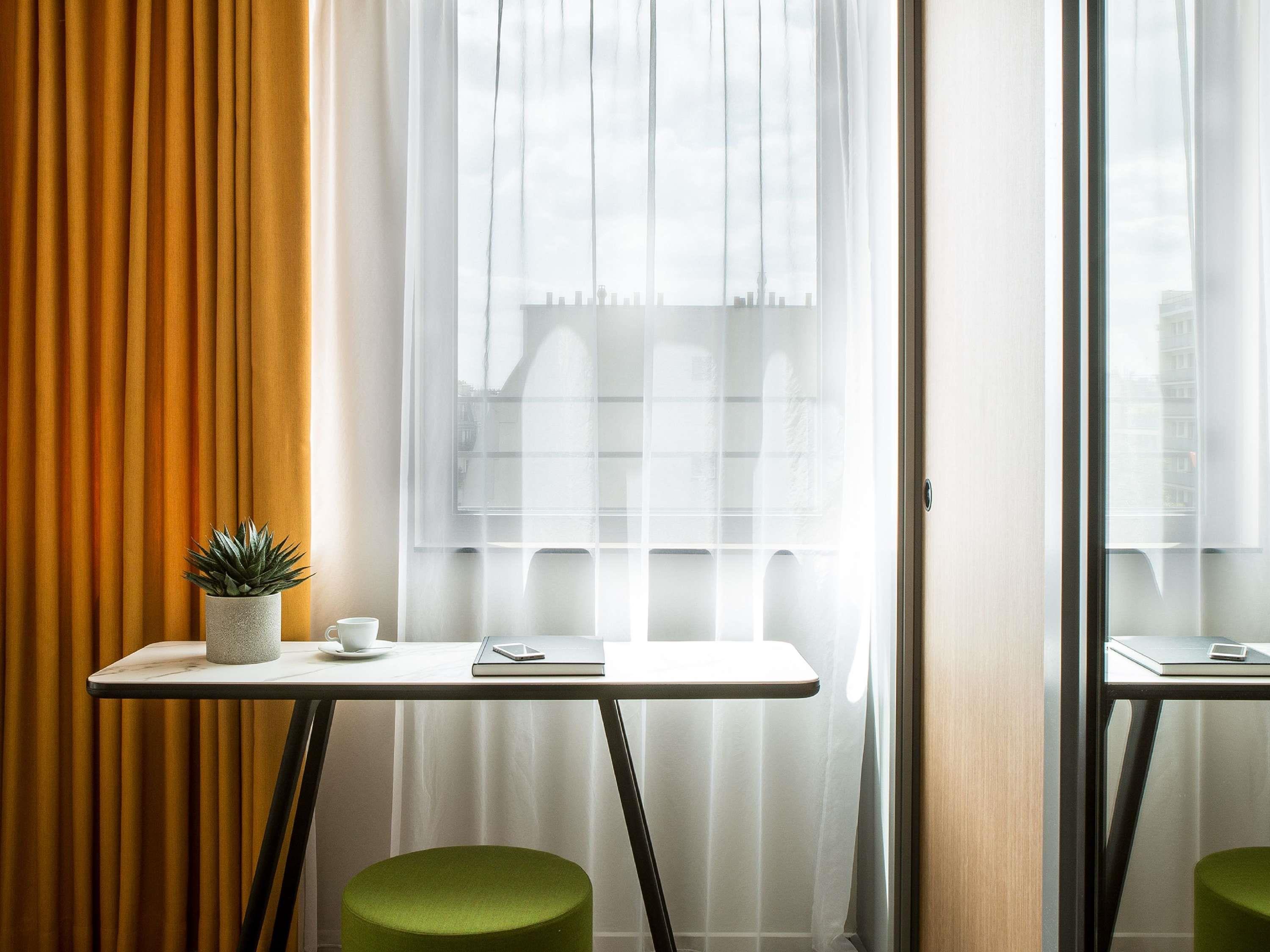 MERCURE PARIS 17 BATIGNOLLES Room Type - Superior Room with 1 large bed