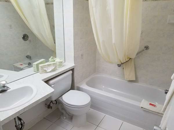  - Baymont Inn & Suites Airport St Laurent