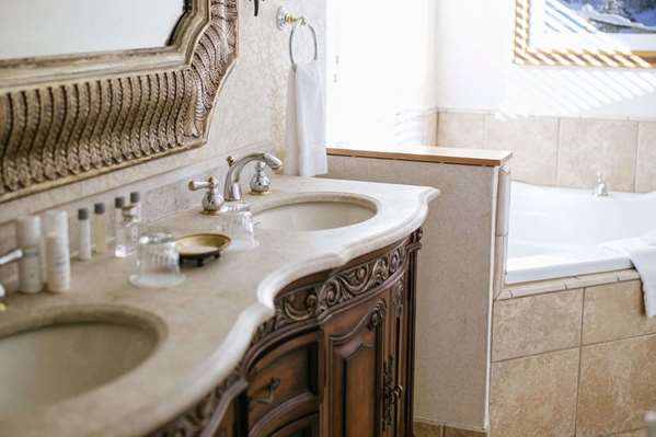  - Zermatt Resort Midway