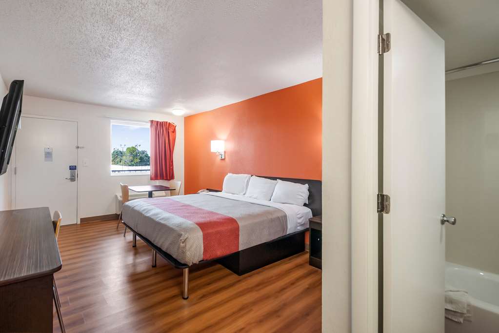 MOTEL 6 ODENTON, MD - FORT MEADE-guestroom-Guest Room,On-Site.jpg