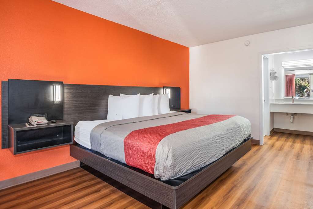 MOTEL 6 FLORENCE, SOUTH CAROLINA-guestroom-Guest Room,On-Site.jpg