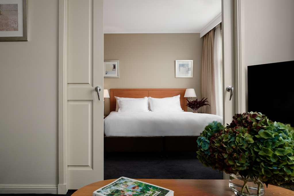 Rydges Newcastle-guestroom-Guest Room,Bed,Suite,On-Site.jpg