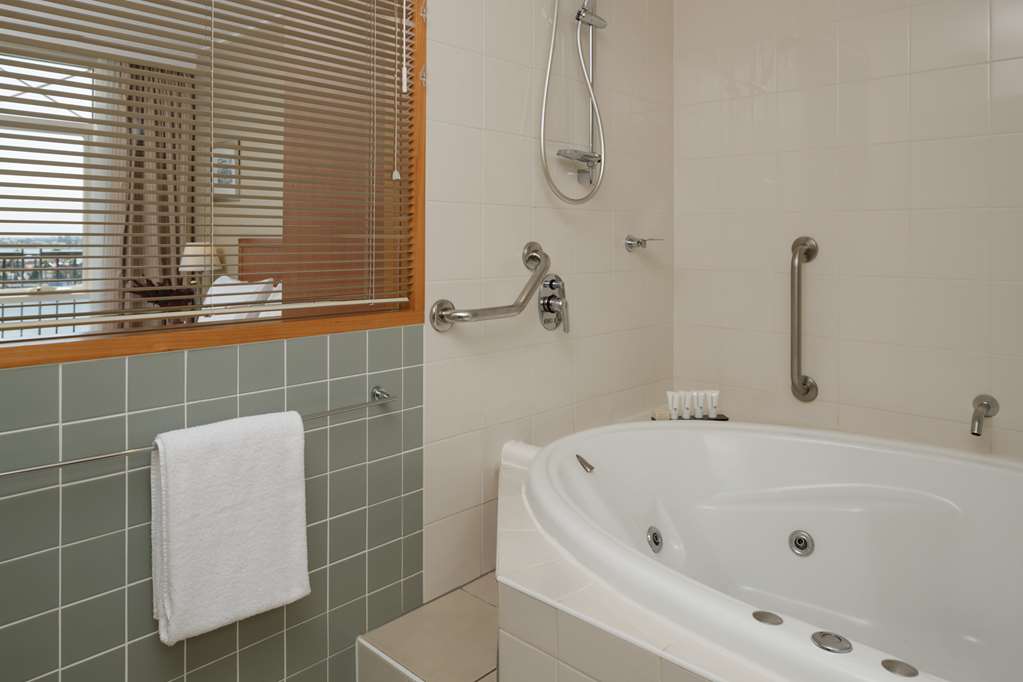 Rydges Newcastle-guestroom-Guest Room,Bathroom,Suite,On-Site.jpg