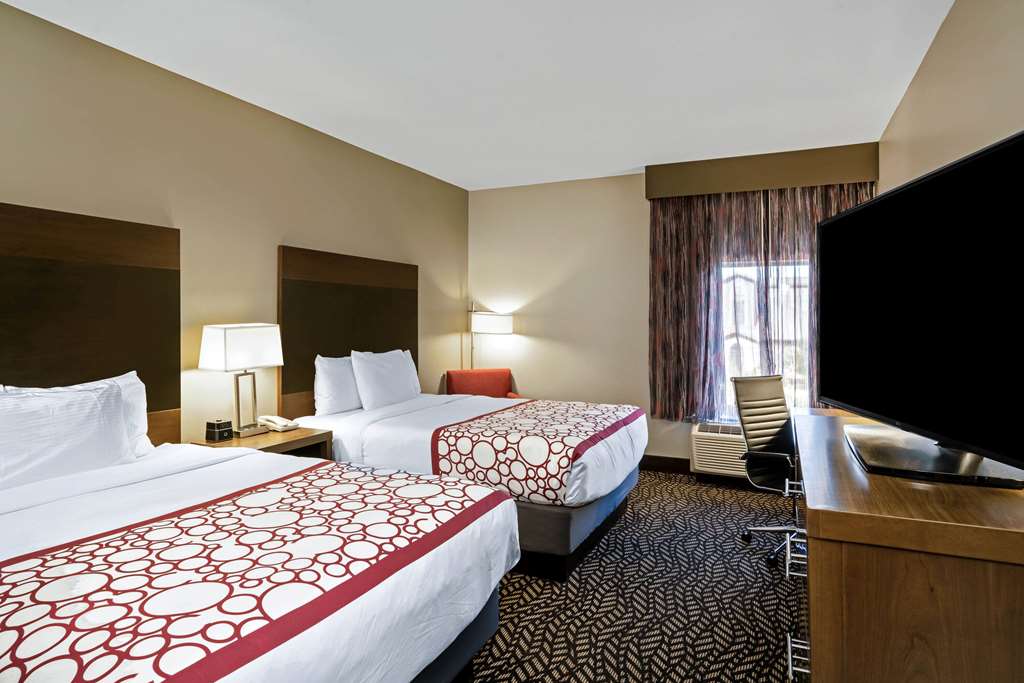 LA QUINTA INN STE TUSCALOOSA-guestroom-Guest Room,Suite,On-Site.jpg
