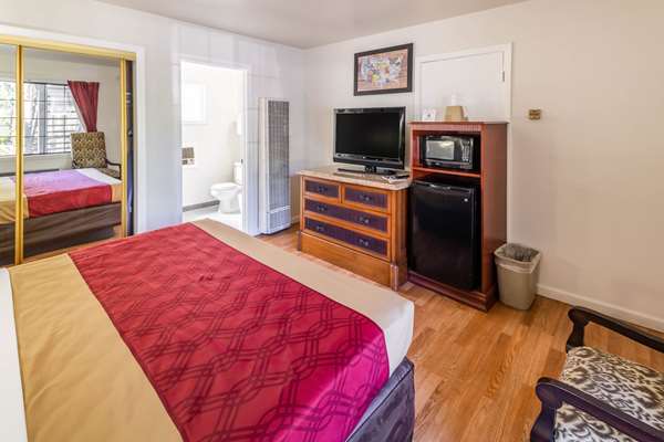  - Econo Lodge Inn & Suites South Lake Tahoe