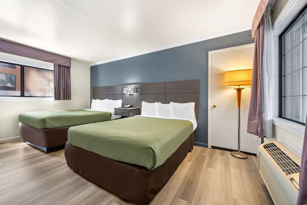 ECONO LODGE INN AND SUITES HEAVENLY-guestroom-Guest Room,On-Site.jpg