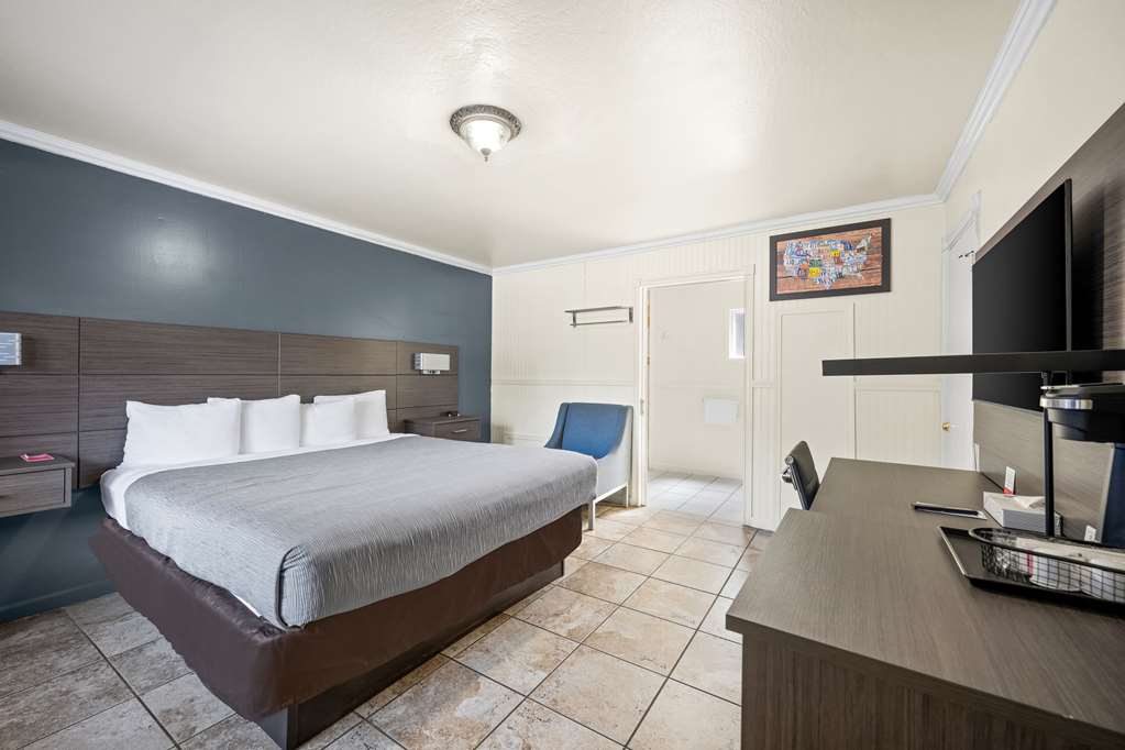 ECONO LODGE INN AND SUITES HEAVENLY-guestroom-Guest Room,Suite,On-Site.jpg