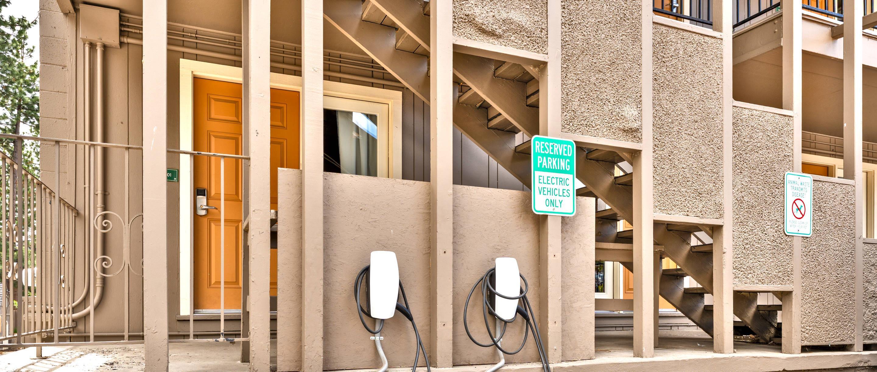 Electric vehicle charging station