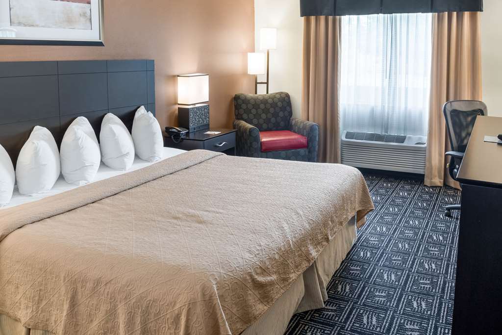 QUALITY INN AND SUITES MANKATO-guestroom-Guest Room,On-Site.jpg