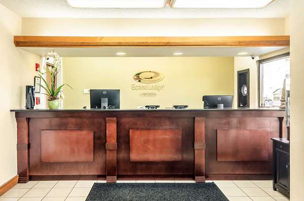  - Econo Lodge Moss Point - I-10, Exit 69