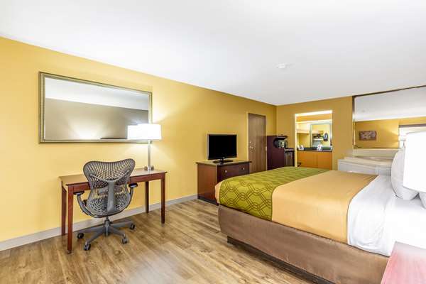 Suite - Econo Lodge Moss Point - I-10, Exit 69