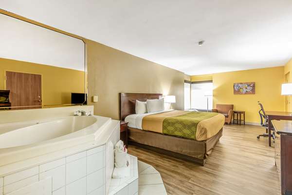 Suite - Econo Lodge Moss Point - I-10, Exit 69