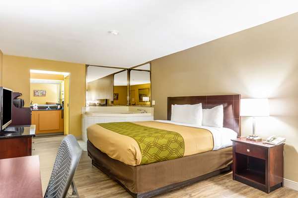 Suite - Econo Lodge Moss Point - I-10, Exit 69