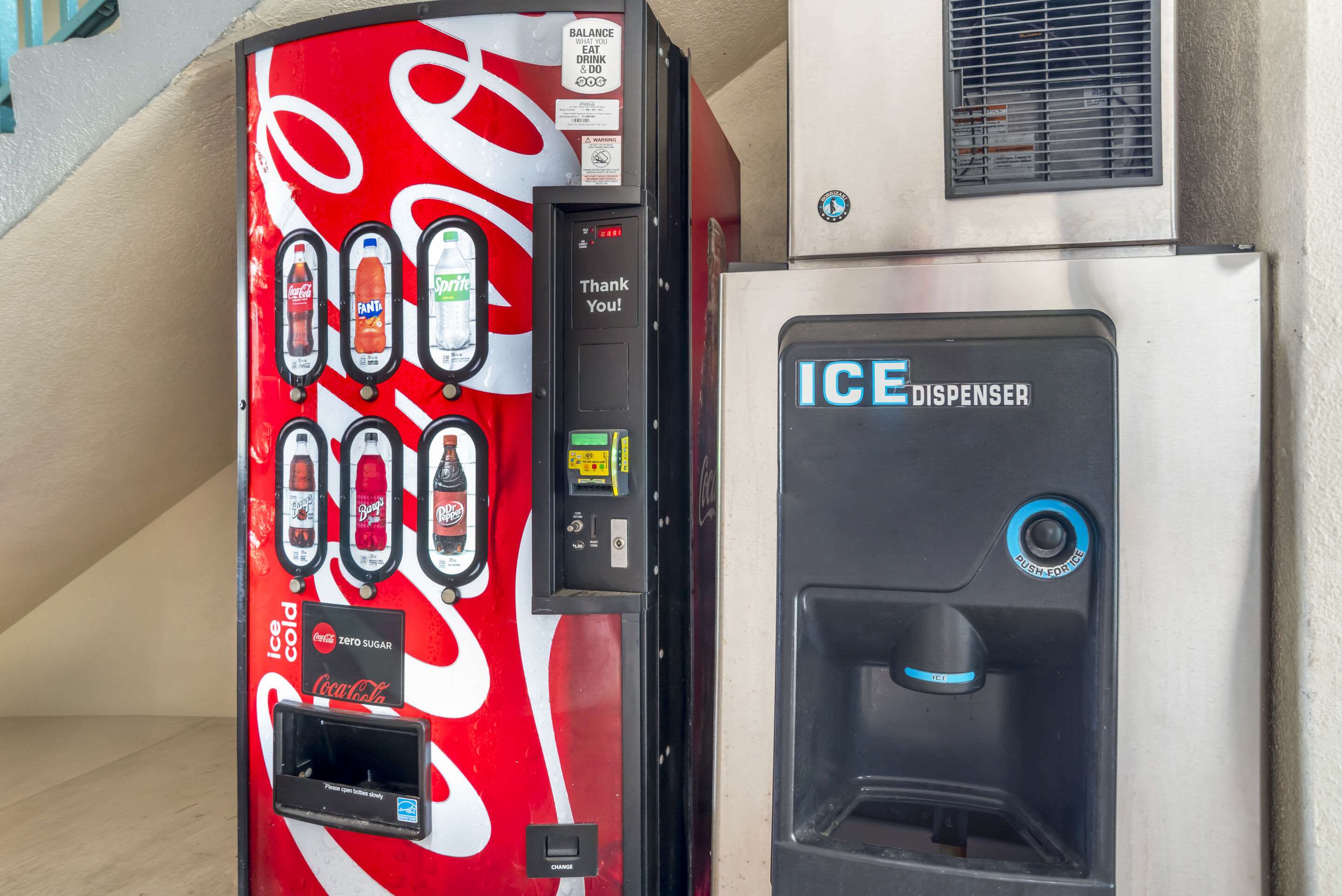 Hotel vending area | Econo Lodge Moss Point - Pascagoula