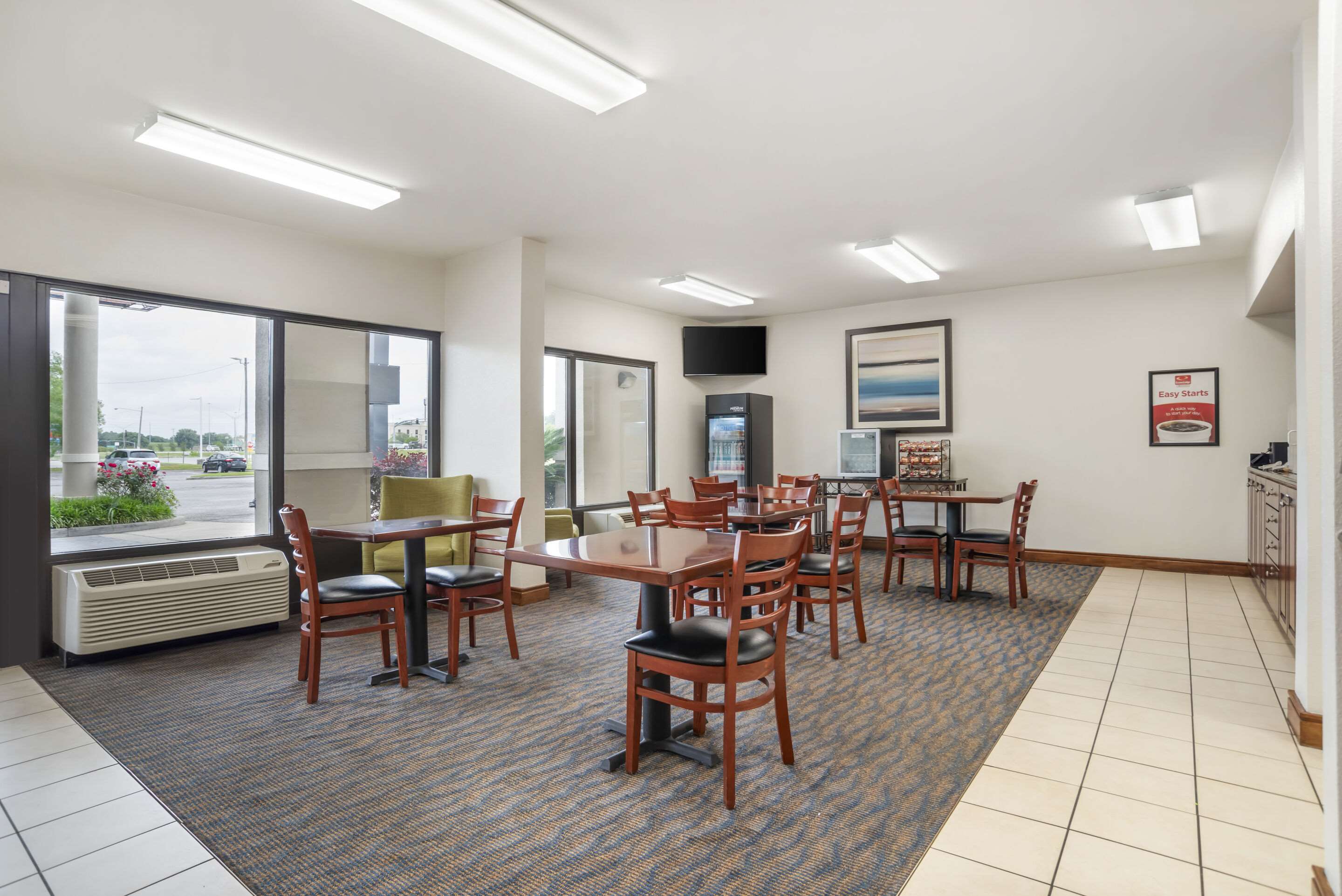 Breakfast area | Econo Lodge Moss Point - Pascagoula